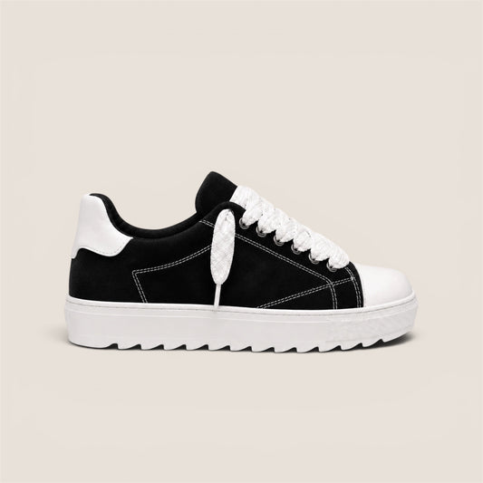 Sneaker Suede Nera con Dettagli Bianchi