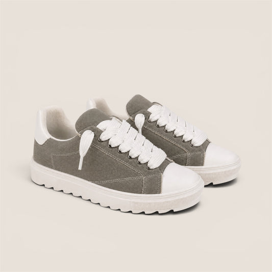 Sneaker Canvas Grigio con Dettagli Bianchi