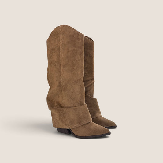 Stivale Alto Effetto Camoscio Beige con Gambale Morbido e Punta Affusolata