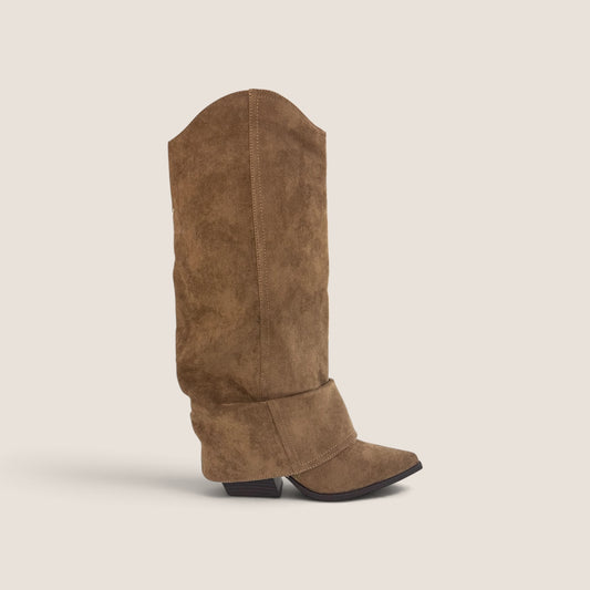 Stivale Alto Effetto Camoscio Beige con Gambale Morbido e Punta Affusolata